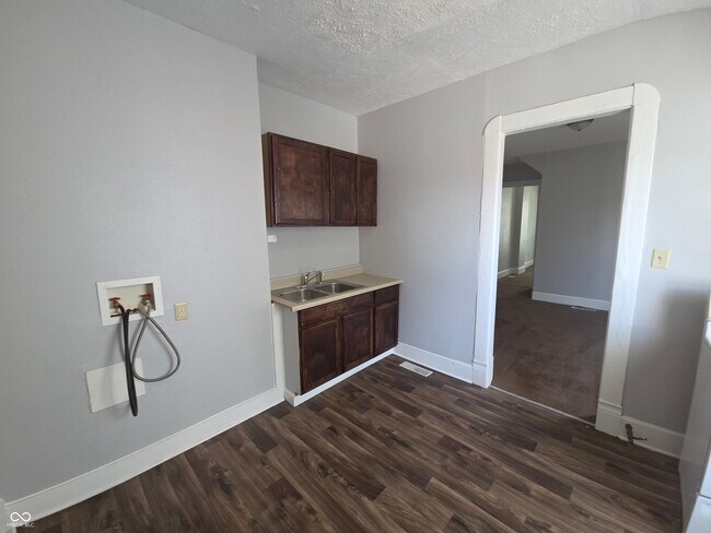 Building Photo - 518 W 28th St