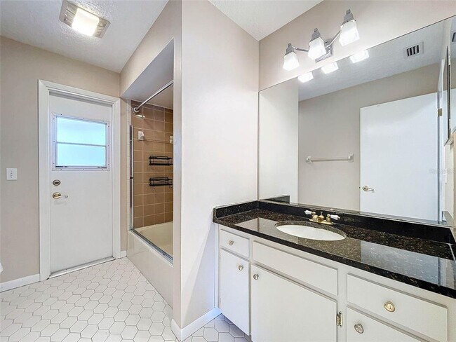 Building Photo - 951 Versailles Cir