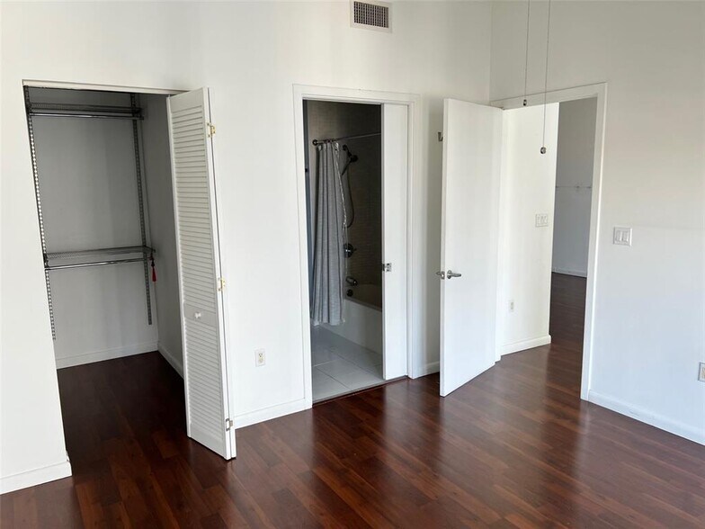 Building Photo - 3470 E Coast Ave