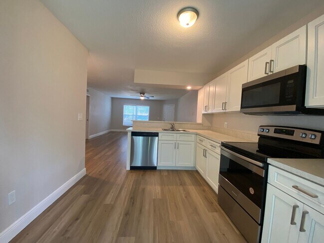 Building Photo - Great Location! 2 Bedroom/2 Bath, 1st Floor Condominium in Winter Park!