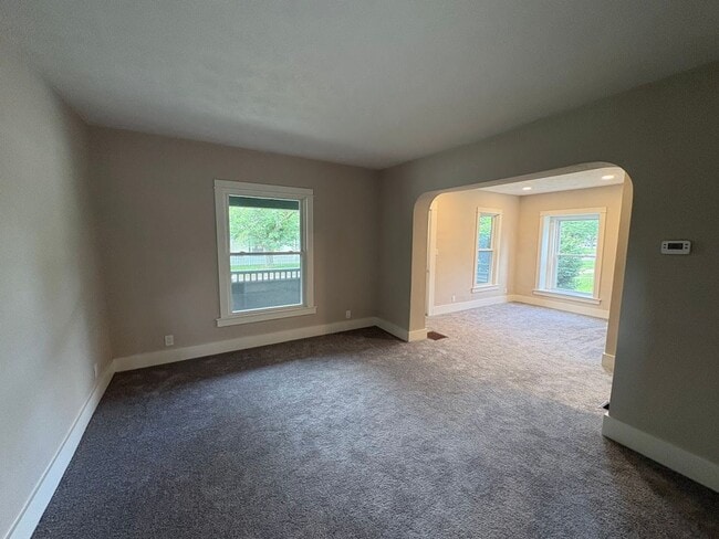 Building Photo - Three bedroom 1 1/2 bathroom single family home for rent