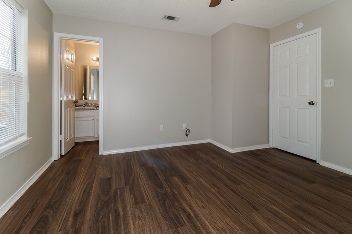 Building Photo - 13201 Hummingbird Ln