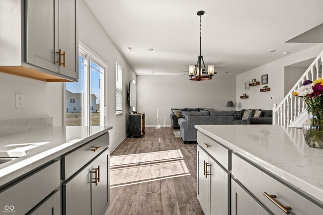 Building Photo - 1399 Hat Band St