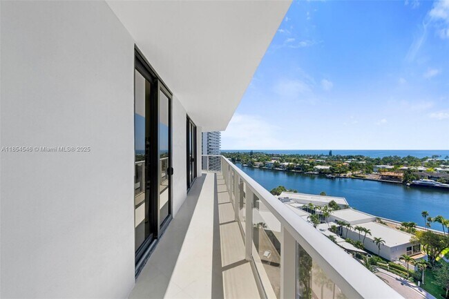 Building Photo - 20281 E Country Club Dr