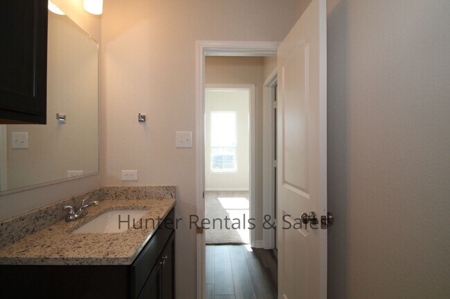 Building Photo - Temple North Gate Beauty!  Rent Reduced! Won't last long!