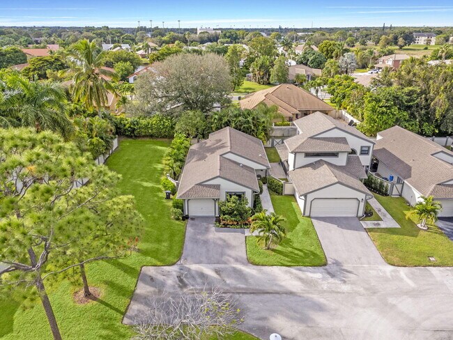 Building Photo - 2474 Bedford Mews Dr