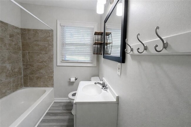 Building Photo - 610 Wilshire Ave