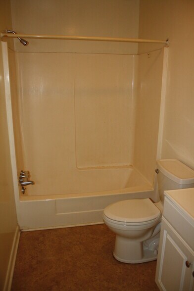 Bath - 360 W Union St