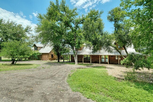 Primary Photo - 1111 Berry Ln