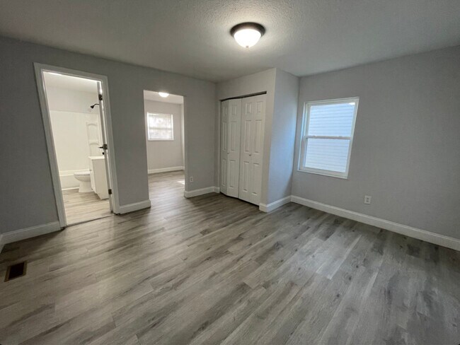 Building Photo - 1408 Iredell Ave