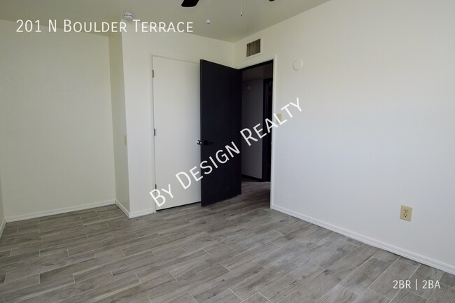 Building Photo - West Tucson Hillside 2 Bed 2 Bath SFR with...