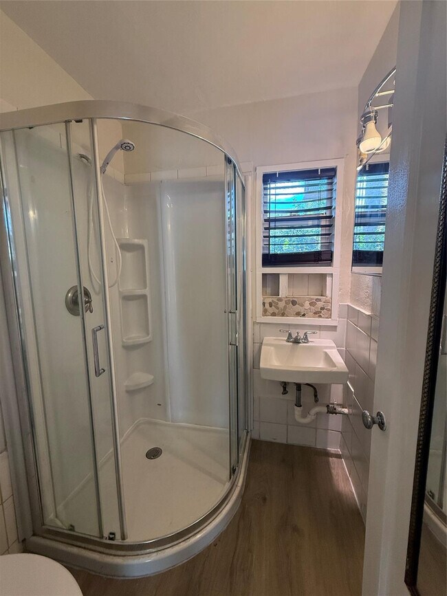 Building Photo - 3312 SE 3rd St