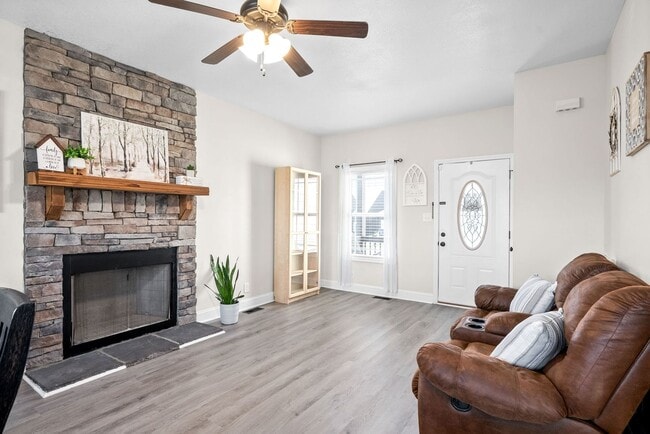 Building Photo - Pet Friendly Three Bedroom with Bonus!