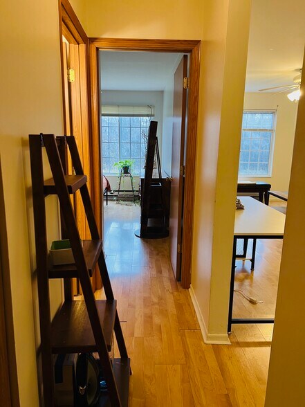 Passage to bedroom 1 - 653 Swan Dr