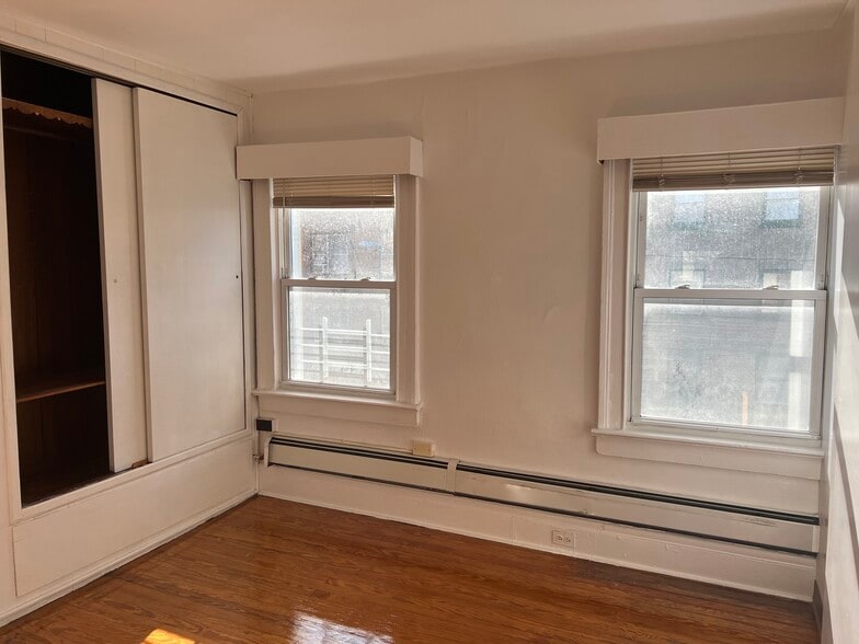 Building Photo - 60 St Pauls Ave