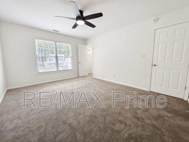 Building Photo - 413 Saddle Ct