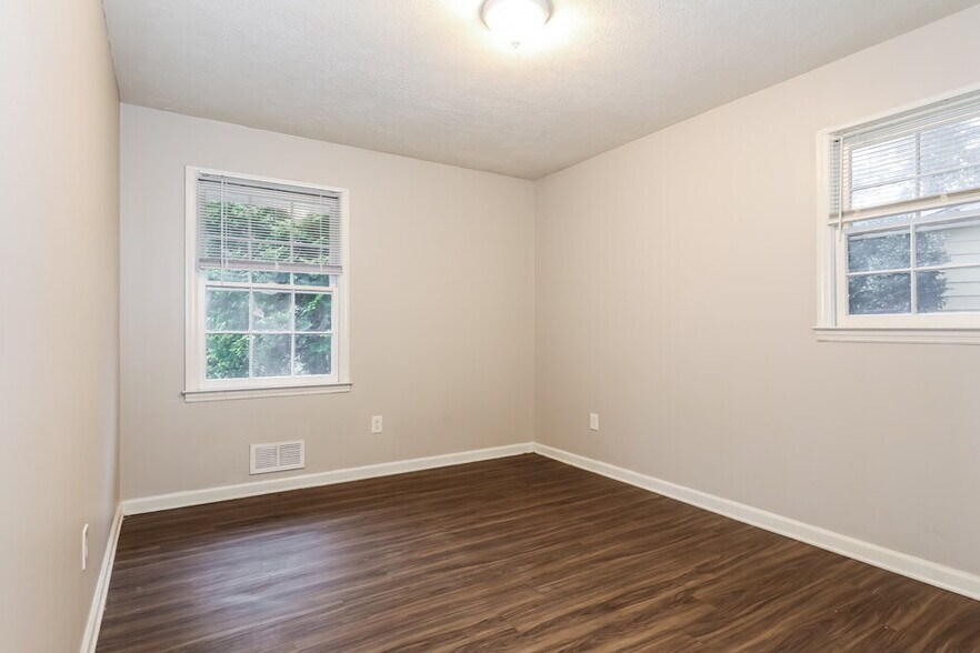 Building Photo - 235 Hurst Point