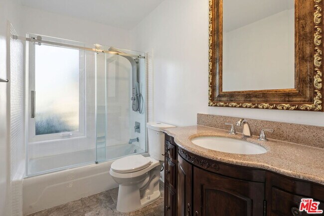 Building Photo - 16541 Park Ln Cir