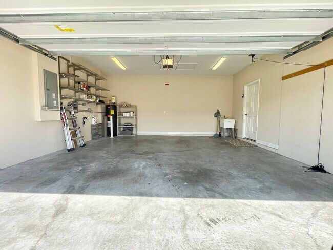 Building Photo - 3+ Bedroom quality built home in desirable...