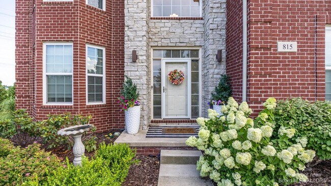 Building Photo - 815 Atherstone Dr