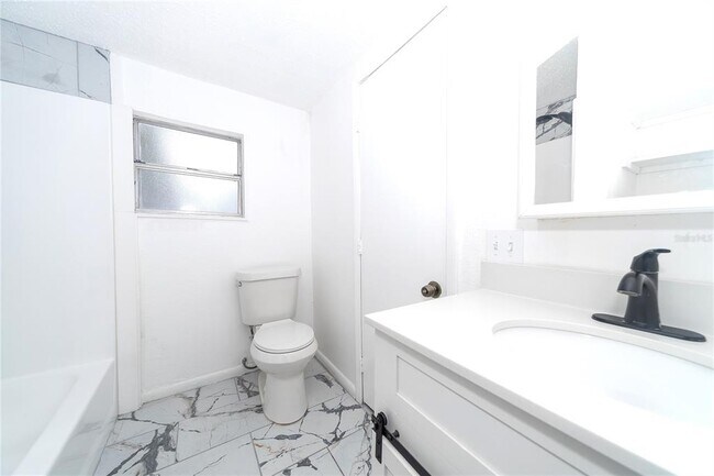 Building Photo - 620 25th St W