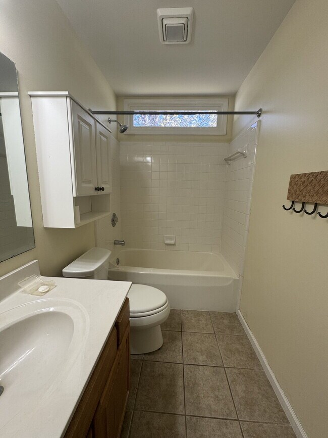 Building Photo - "Charming 3-Bedroom Retreat with Fireplace & Hardwood Floors in Fletcher, NC"