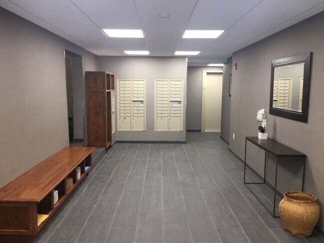 Building Photo - No brokers Fee, No Security Deposit,  Heat...