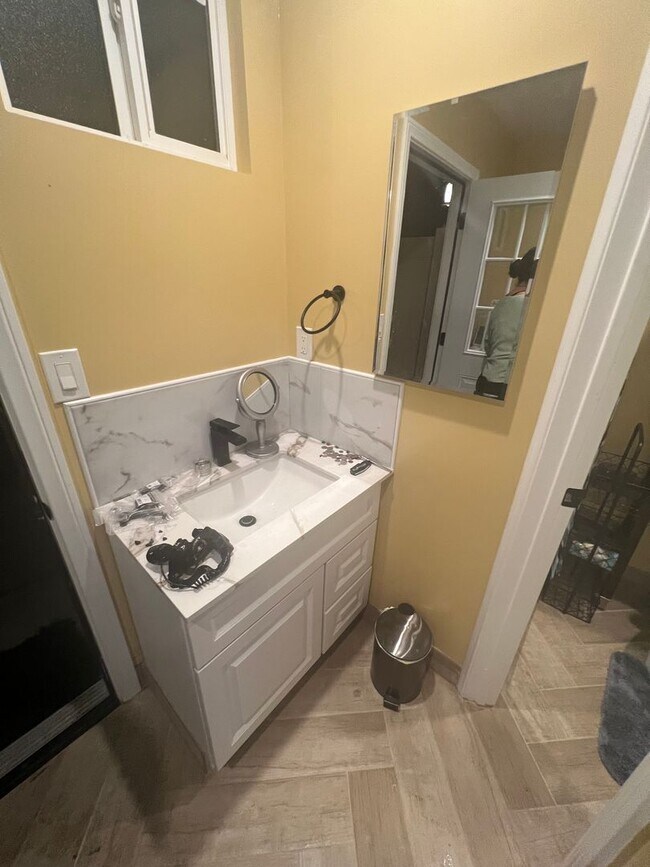 Building Photo - 2 Bedroom ADU in Ontario