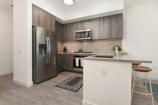 Building Photo - 825 W Madison St