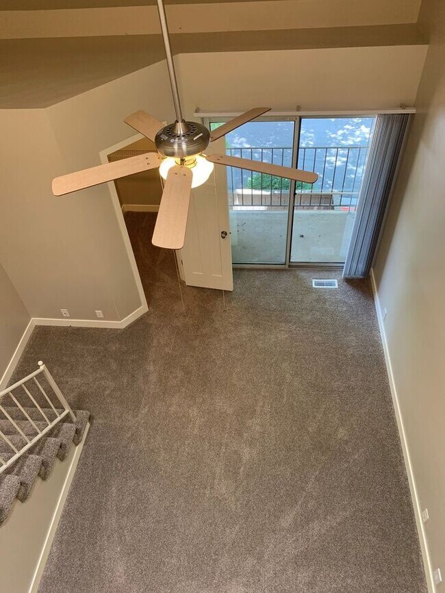 Building Photo - Spacious 2 Bed 1.5 Bath Townhome in Murray...