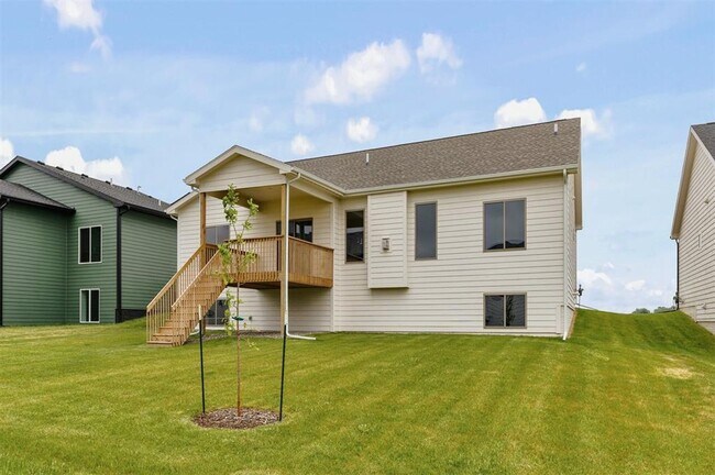 Building Photo - EXECUTIVE RANCH!! 4 Bed, 3 Bath Home in Waukee