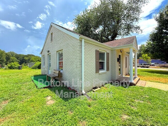 Building Photo - 516 Concordia Ave