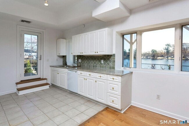 Building Photo - 192 Frenchtown Rd