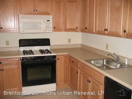 Building Photo - 9-19-19 Roseville Ave