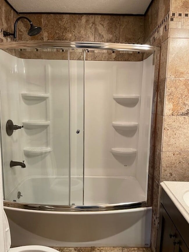 Building Photo - 2bd/1ba Bungalow Available Now!!