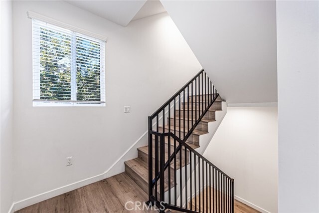 Building Photo - 14944 Moorpark St
