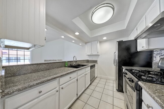 Building Photo - 348 Windy Ln