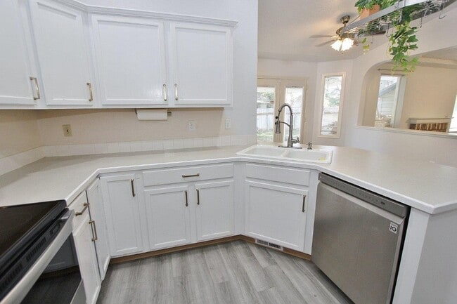 Building Photo - Single-Level Home in Quiet Neighborhood