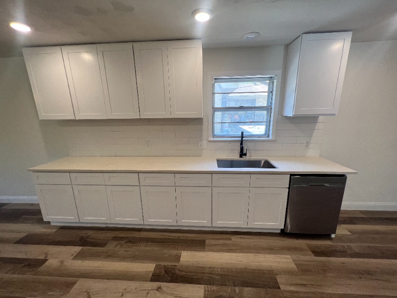 Building Photo - 1501 W Chestnut St