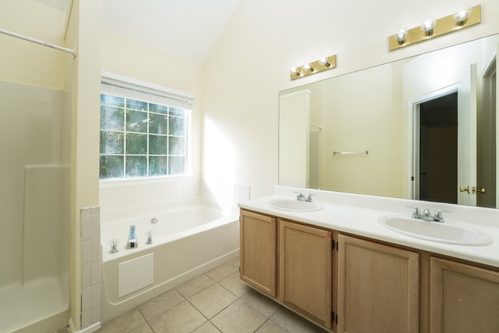 Building Photo - 725 Stonebrook Dr