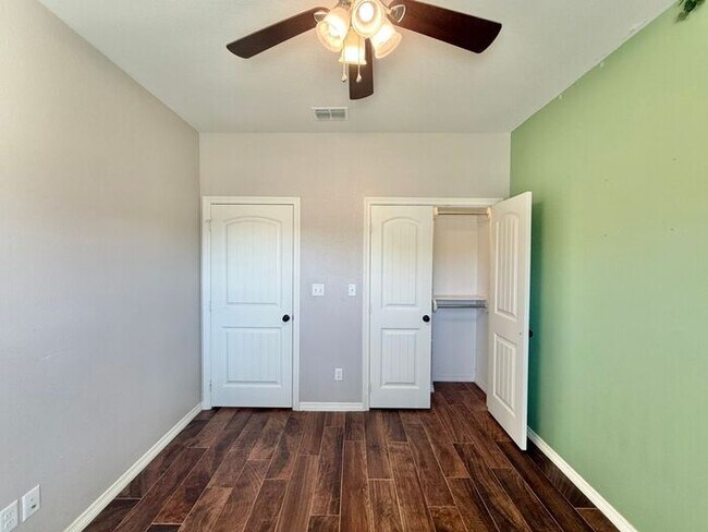 Building Photo - Beautiful 3-Bedroom, 2-Bath Home with Mode...