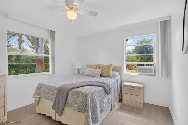 Building Photo - 1189 6th Ln N