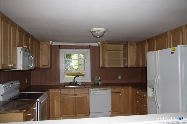 Building Photo - 6 Cherry Ln