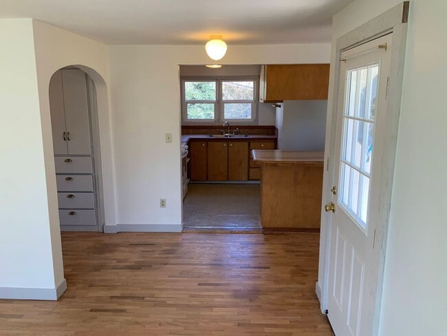 Building Photo - 3 Bedroom House in Whiteaker