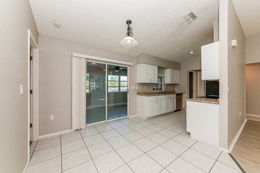 Building Photo - 6202 65th Ct E