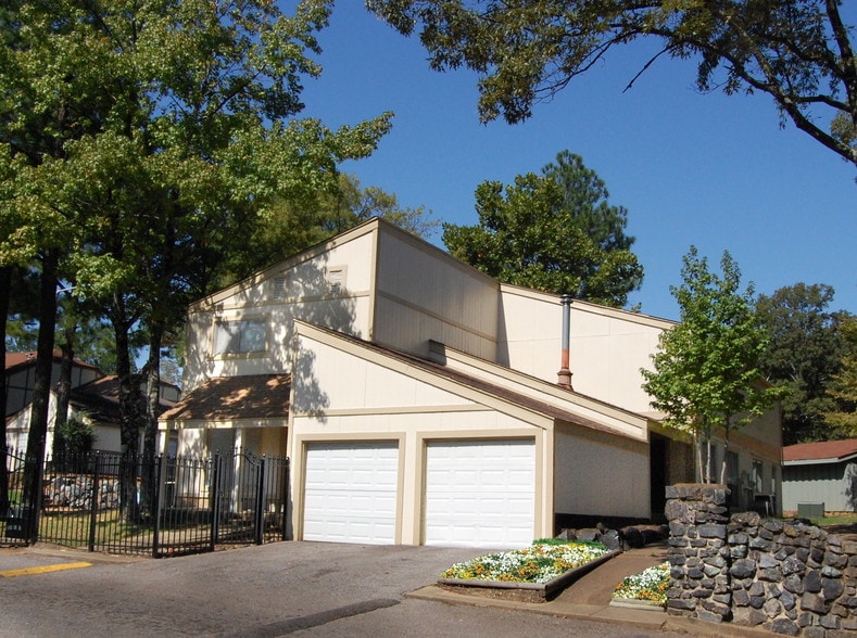 Primary Photo - Flairwood Apartments