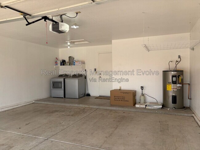 Building Photo - 7568 W Kerry Ln