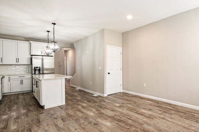 Building Photo - Stunning Renovation on the Near East Side!