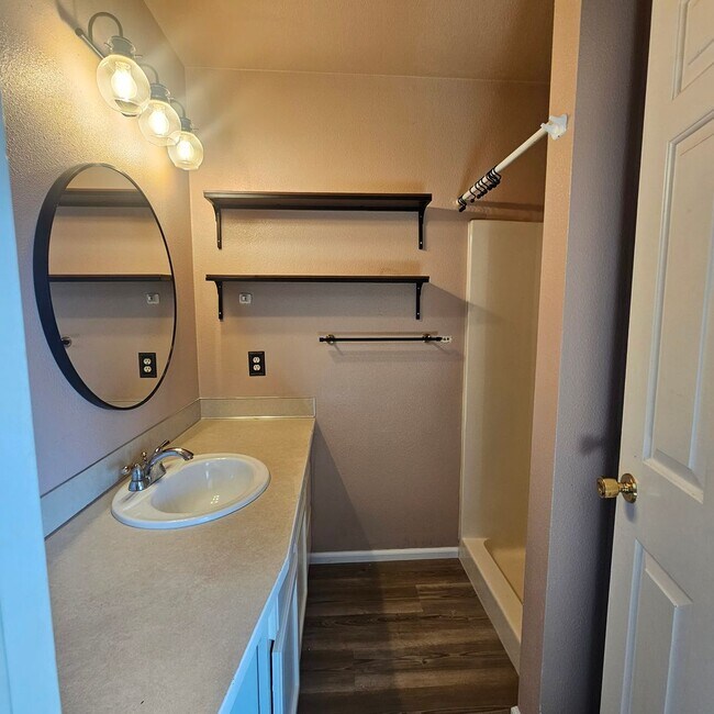 Building Photo - Comfortable 3-Bedroom, 2-Bath Lower Unit with Fully Fenced Yard in West Bremerton