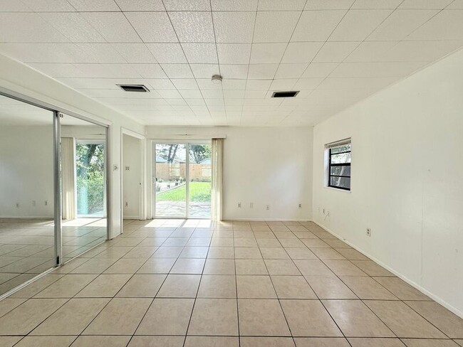 Building Photo - 2658 Sunny Breeze Ave